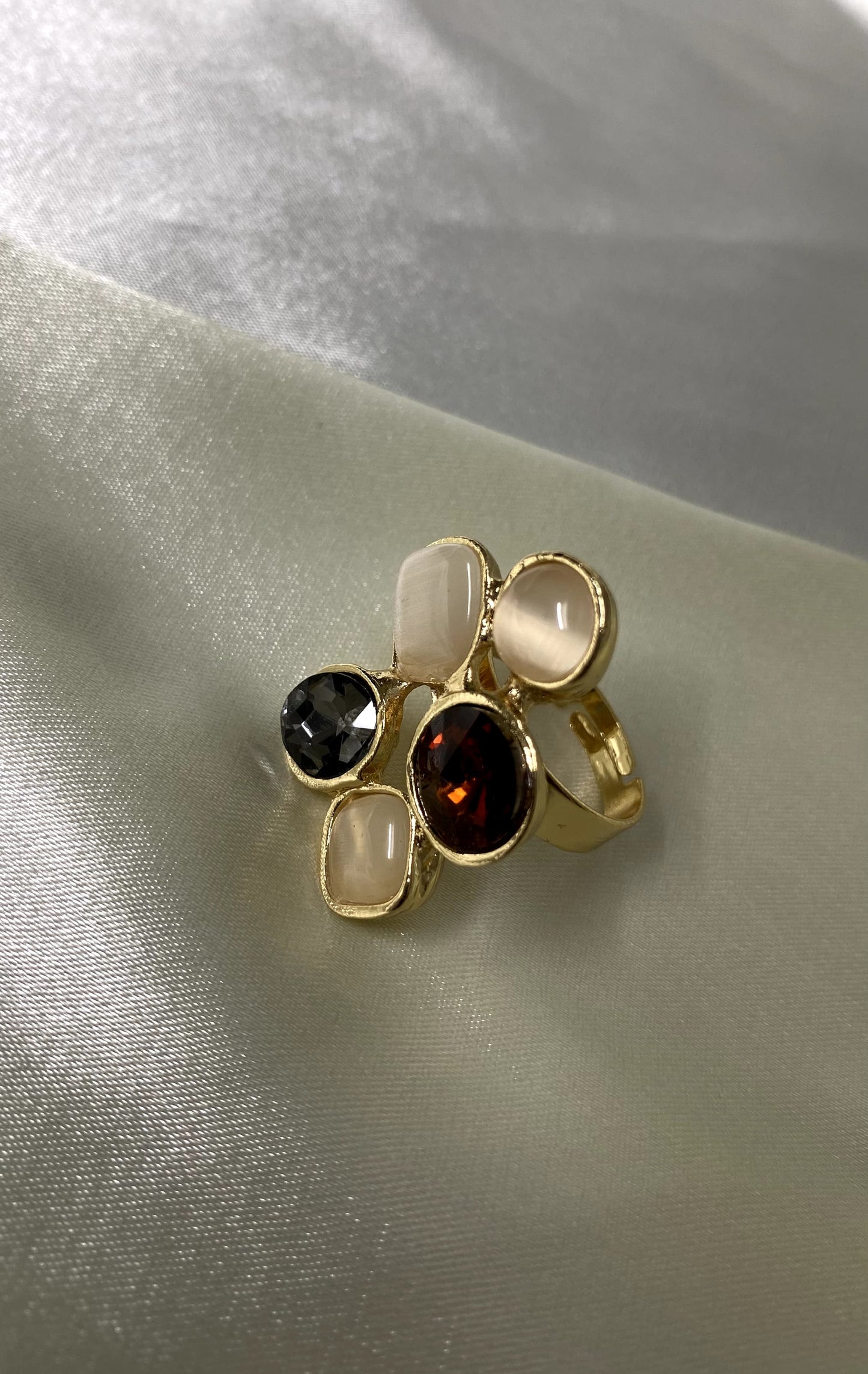 Lily (Adjustable Finger Ring)