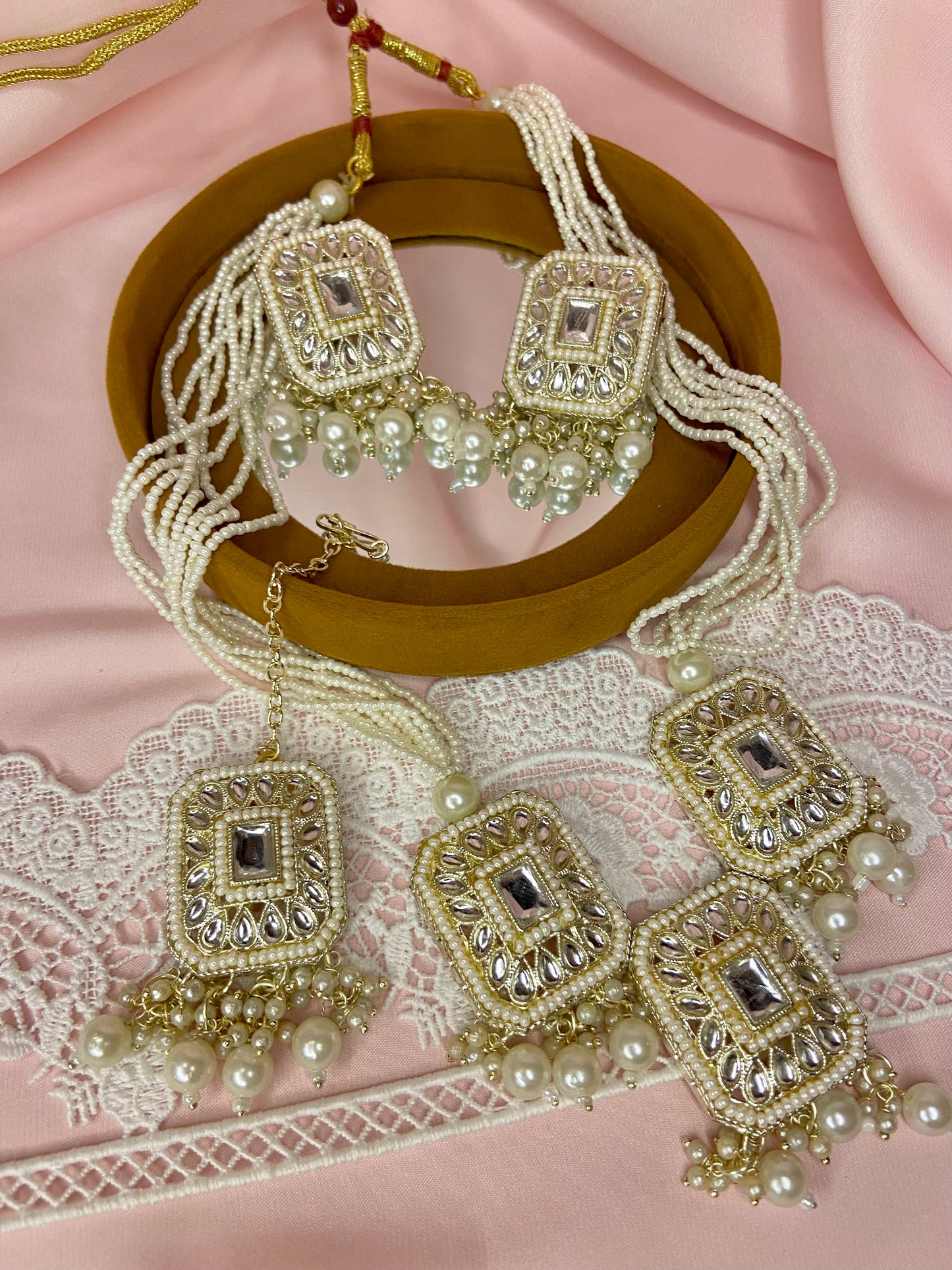Sreyasha Kundan Set (Square)