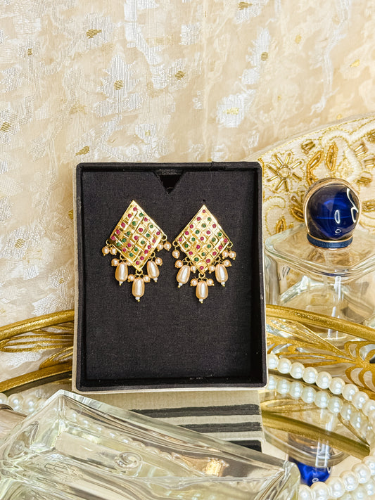 Aanshi -Katai Gold Polished Jhumka