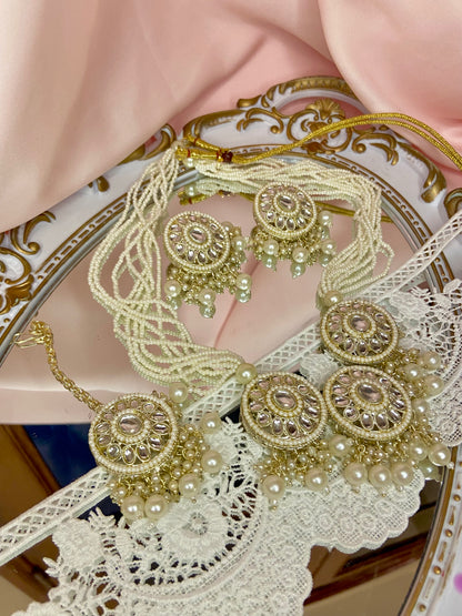 Shreya Kundan Set (Round)
