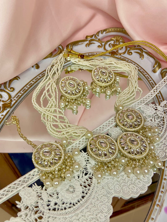 Shreya Kundan Set (Round)