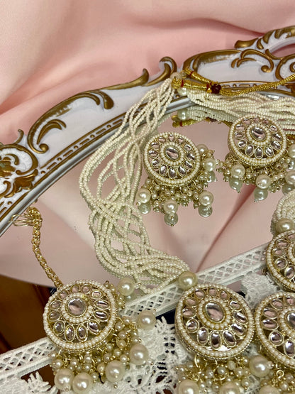 Shreya Kundan Set (Round)