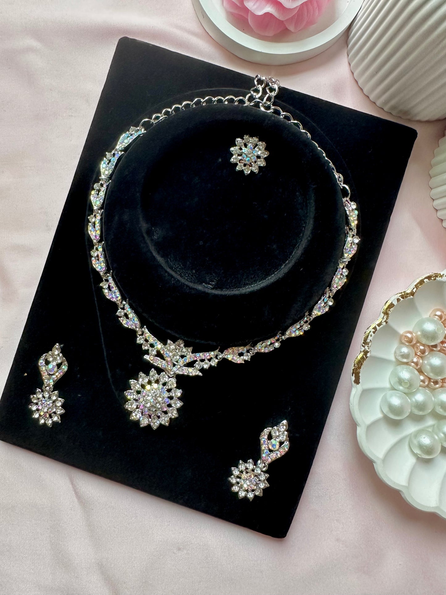 Classic Diamond Cut Jewellery Set With Tikli